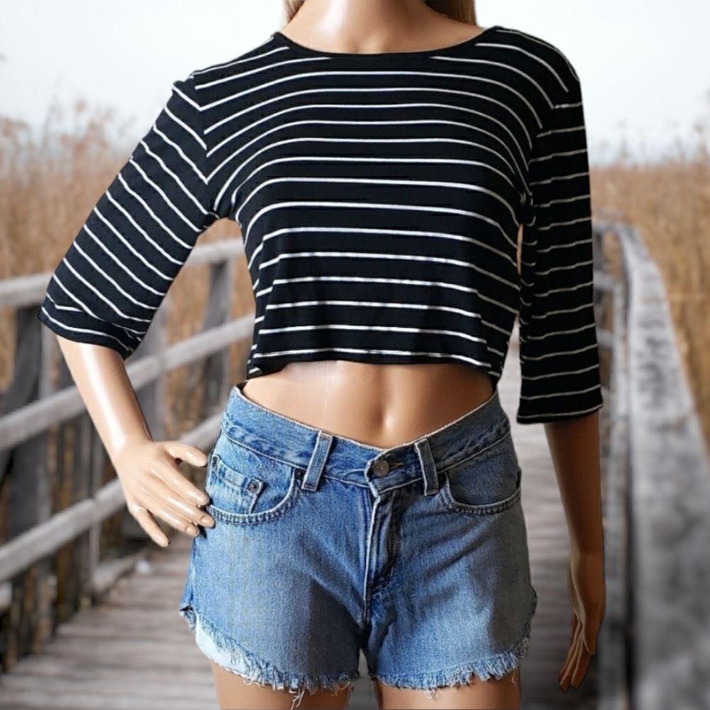 B. Jewel Cropped Sleeved Striped Crop Top